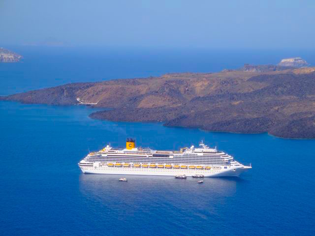 Cruise ship, Santorini